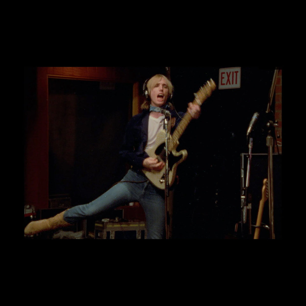Tom Petty Rocking TOM PETTY ESTATE UNEARTHS NEW VIDEO OF TOM PETTY AND THE HEARTBREAKERS ...